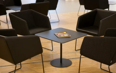 Jakich elementów unikać w aranżacji sali konferencyjnej?